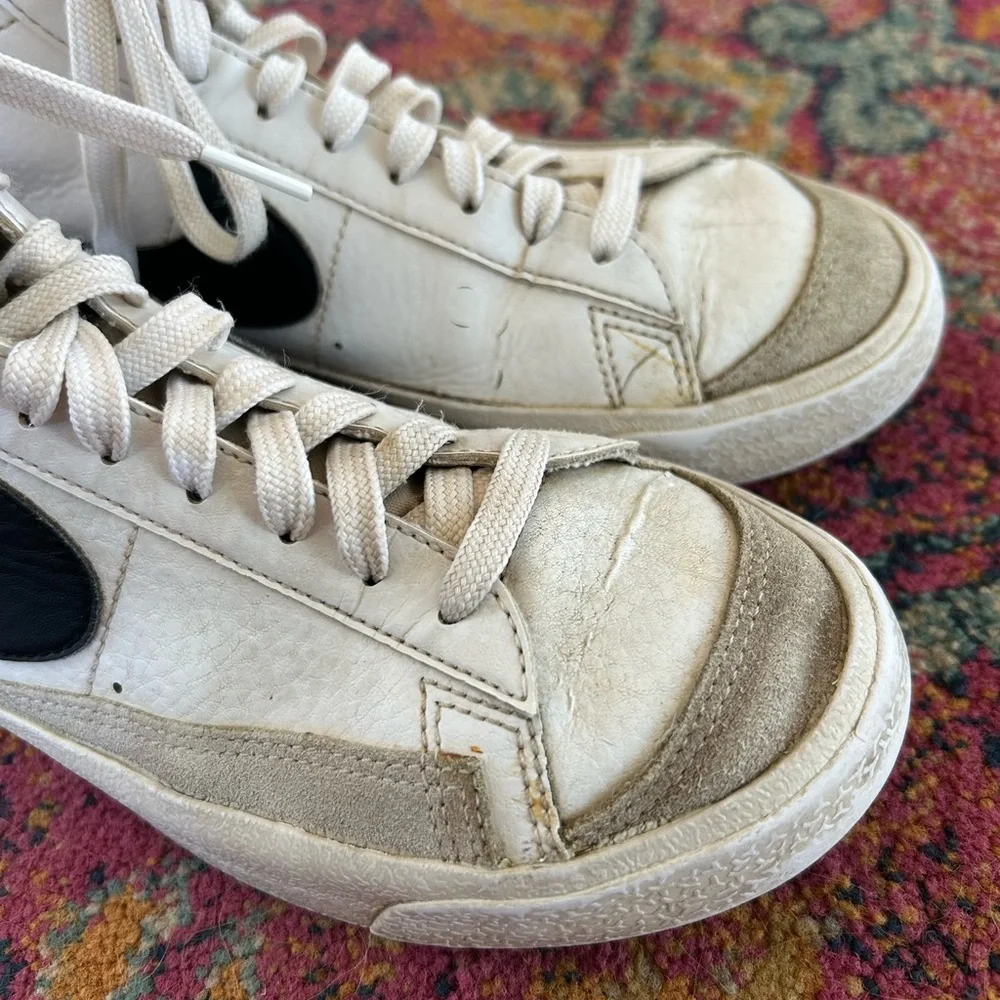Nike | Kids White/Black Blazer ‘77 Mid High-Tops Lace Up‎ Sneakers Youth Size 7